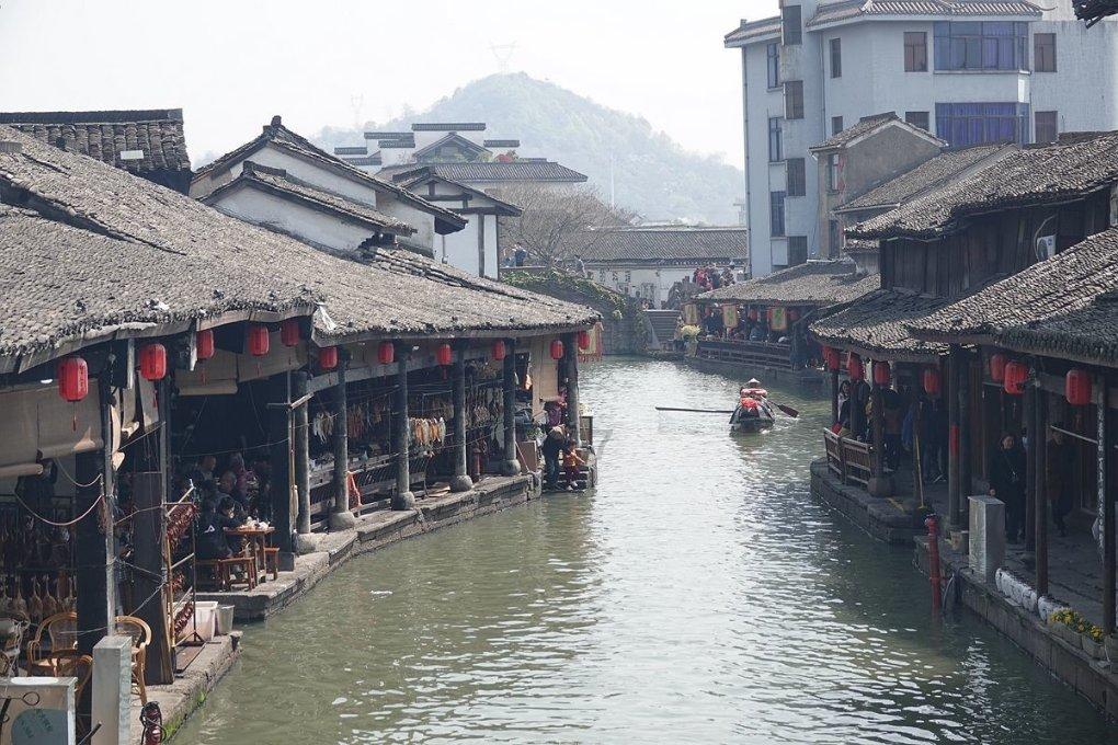 重压之下,谁才是显示技术的“救命稻草”